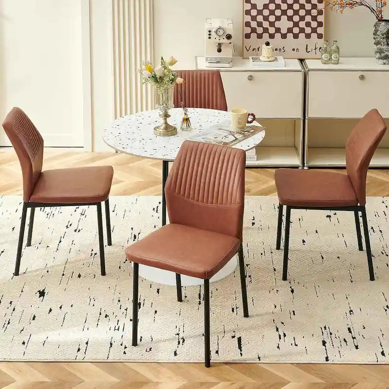 Sedia da pranzo imbottita con ecopelle e gambe in metallo