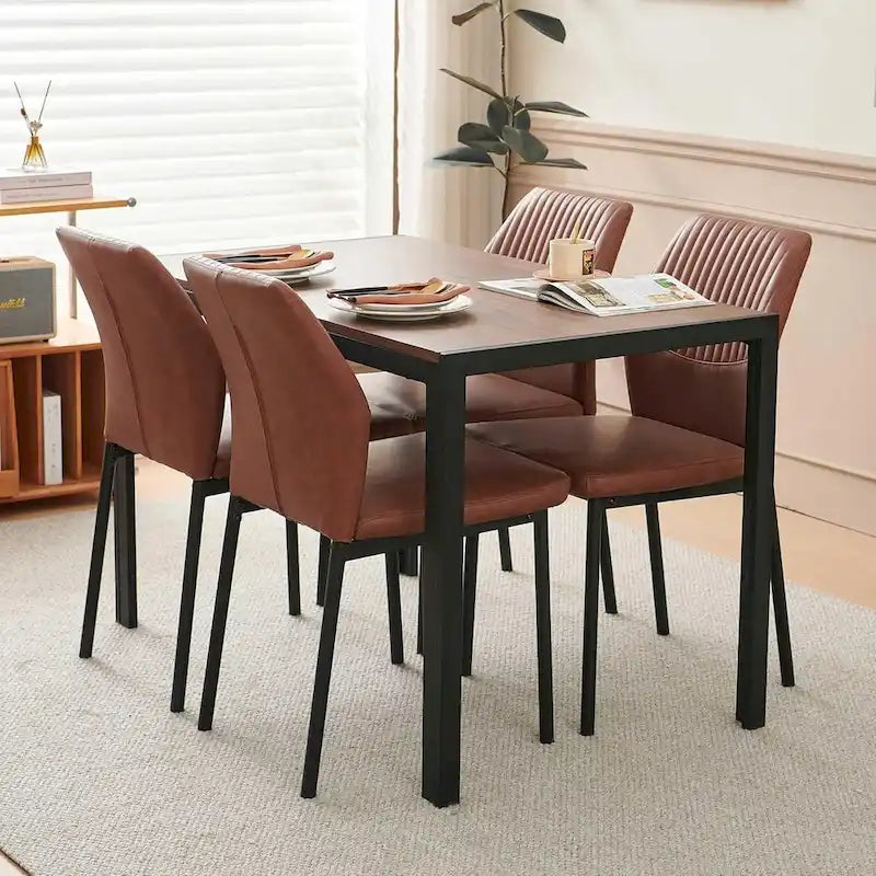 Sedia da pranzo imbottita con ecopelle e gambe in metallo
