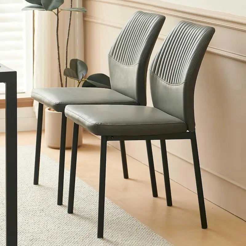 Sedia da pranzo imbottita con ecopelle e gambe in metallo