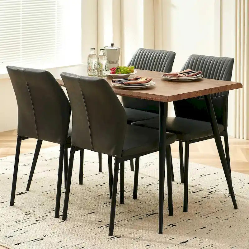 Sedia da pranzo imbottita con ecopelle e gambe in metallo