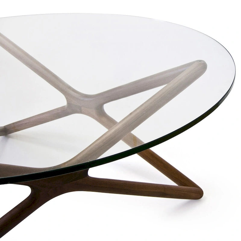Couchtisch aus massivem Eschenholz mit Tischplatte aus gehärtetem Glas und Kreuzfuß